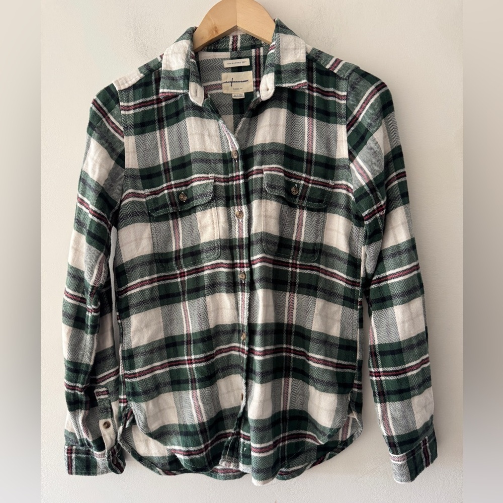 American Eagle Ahh-Mazingly Soft Classic Fit Green Plaid Long Sleeve Button Down